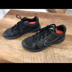 Nike women’s shoe. Size 6